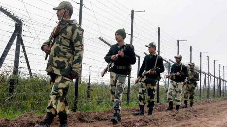 सीमा पर तैनात बीएसएफ के जवान (फाइल फोटो)