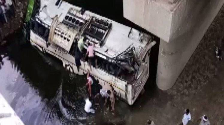  यमुना एक्सप्रेसवे पर बस हादसा