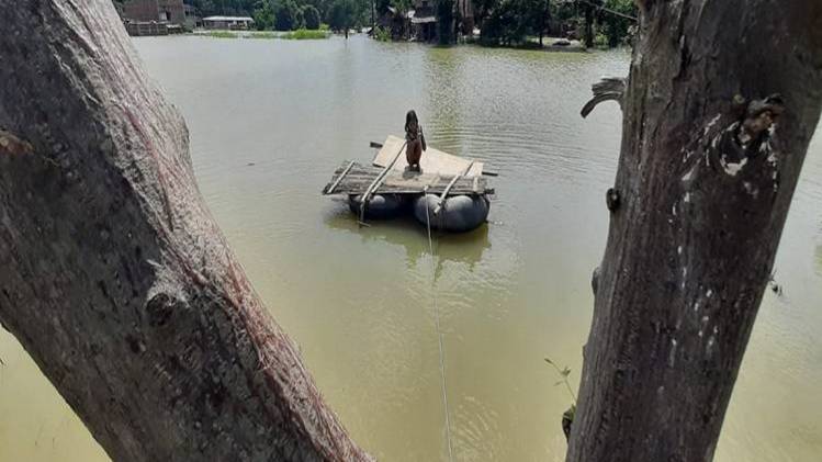 दरभंगा में जुगाड़ू नाव