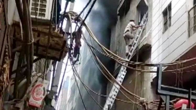 आग से तीन लोगों की मौत
