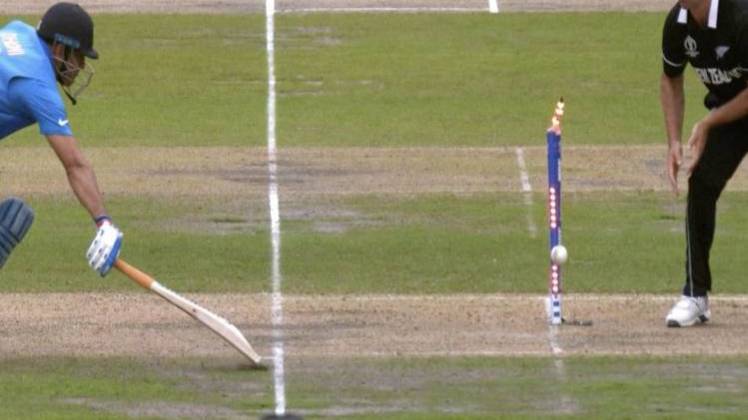 धोनी के आउट होते ही टीम इंडिया वर्ल्ड कप से बाहर 