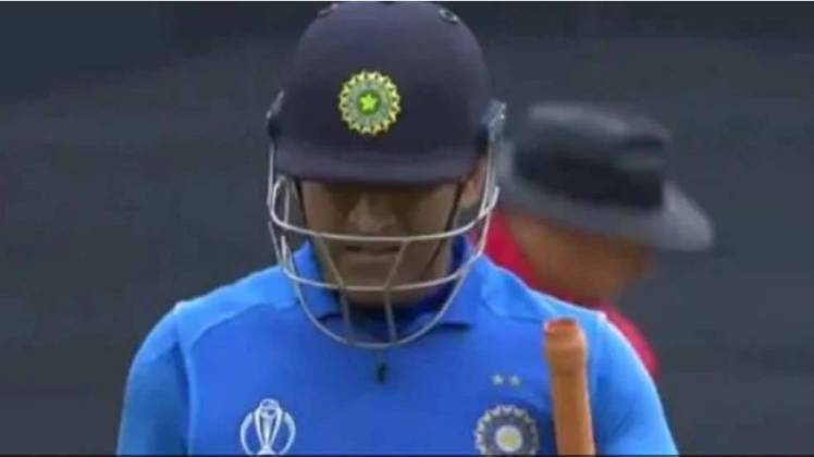 महेंंद्र सिंह धोनी (फाइल फोटो)