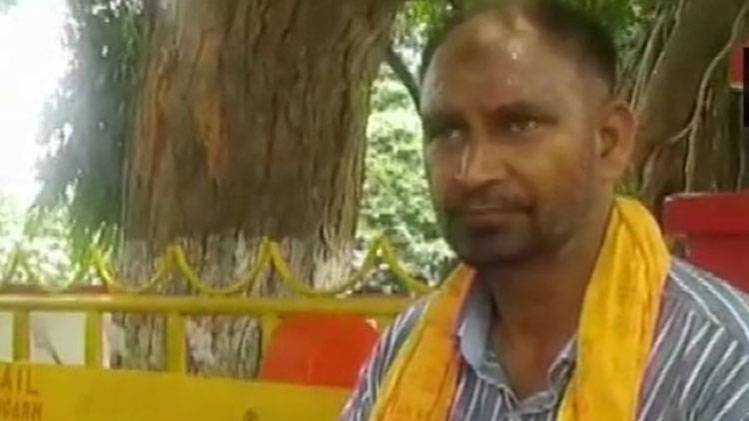 दिलशाद रोजाना रामायण पढ़ना नहीं भूलते (फोटो-ANI)