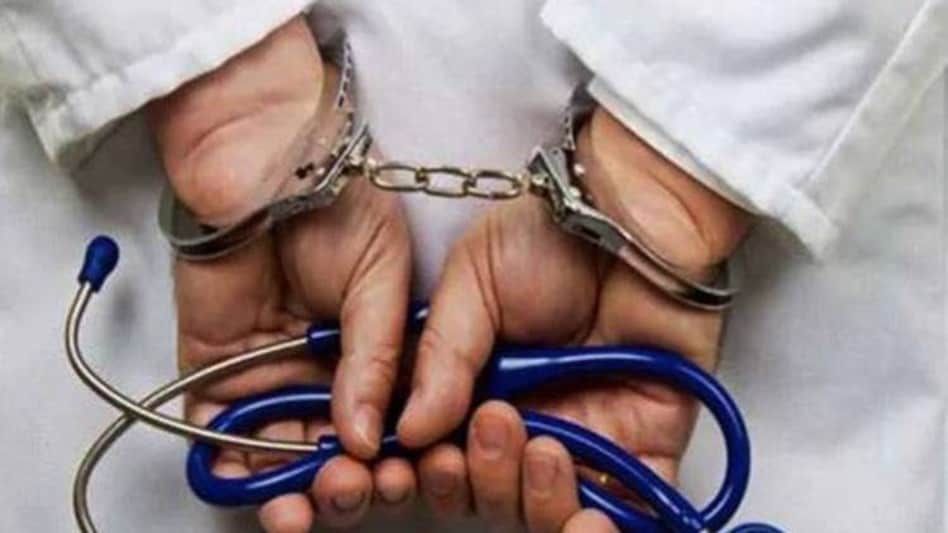 इलाज में लापरवाही हो तो डॉक्टर पर करें केस, SC दिला चुका है 6 करोड़ मुआवजा - supreme court judgment treatment negligence case against doctor hospital balram prasad kunal saha compensation atl - AajTak