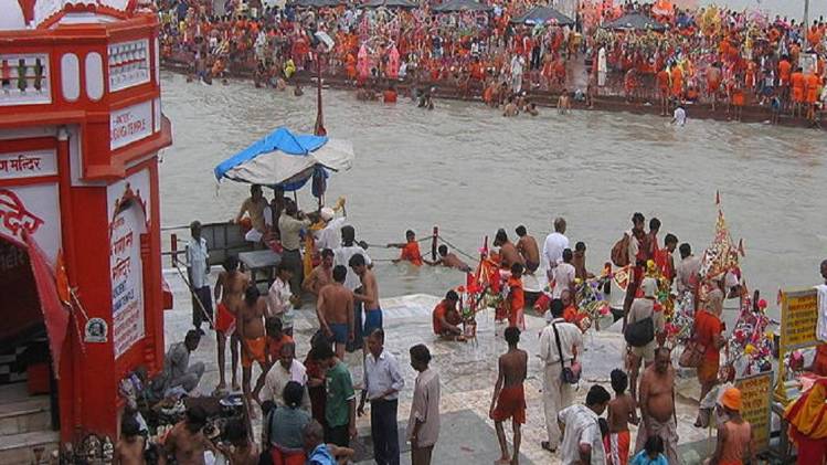 सावन में दूर- दूर से आते हैं श्रद्धालु