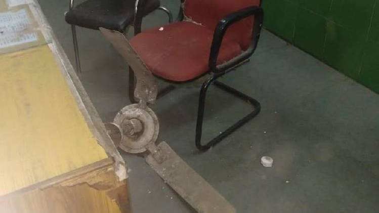 हिंदूराव अस्पताल में बाल बाल बचे डॉक्टर (फोटो-अंकित यादव)