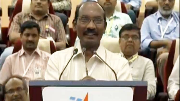 चंद्रयान-2 की सफल लॉन्चिंग के बाद मिशन के बारे में बताते इसरो चीफ डॉ. के. सिवन. (फोटोः इसरो)