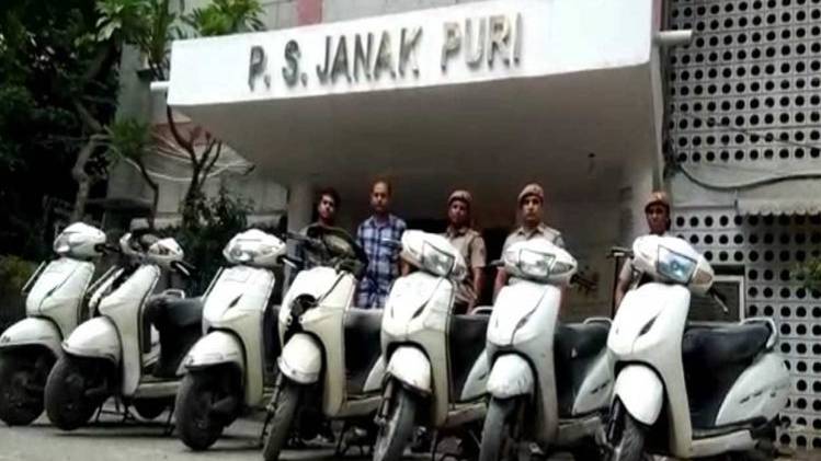 चोरी की गई स्कूटी (फोटो-तनसीम हैदर)