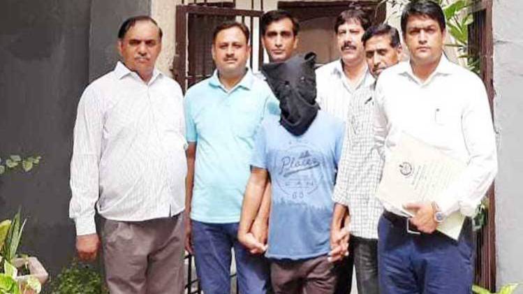 सूरत से गिरफ्तार जावेद उर्फ जैदी (फोटोः तनसीम हैदर)