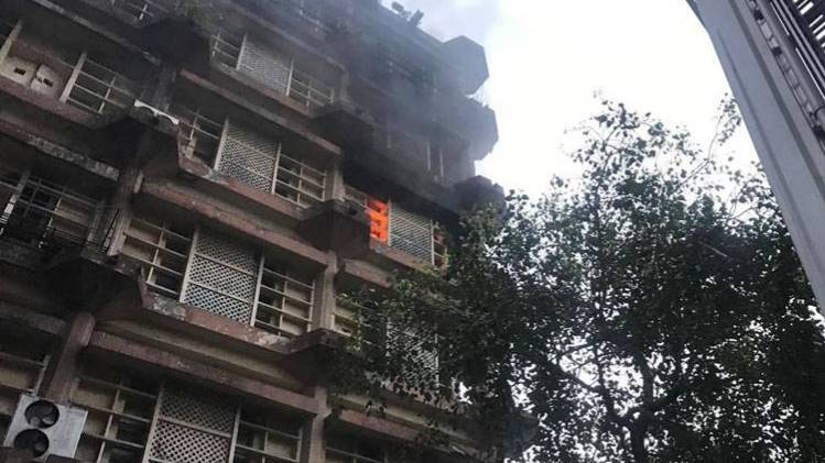 किदवई भवन में लगी आग