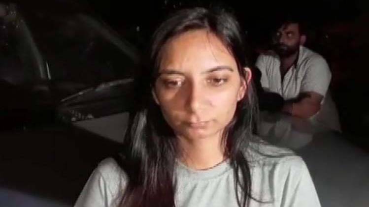 कोमल को लाने बेंगलुरु गई थी यूपी पुलिस (तस्वीर-ANI)