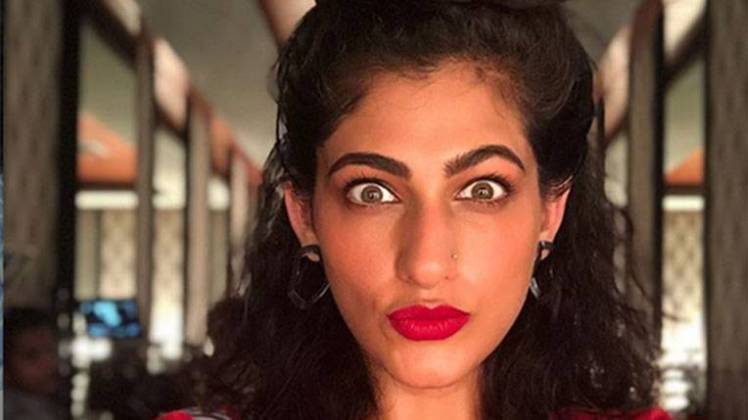 कुब्रा सैत सोर्स इंस्टाग्राम