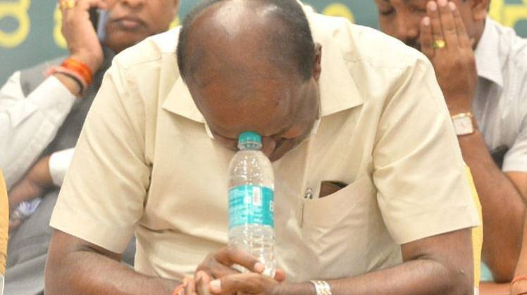 कर्नाटक में गहराया सियासी संकट (फोटो-IANS)