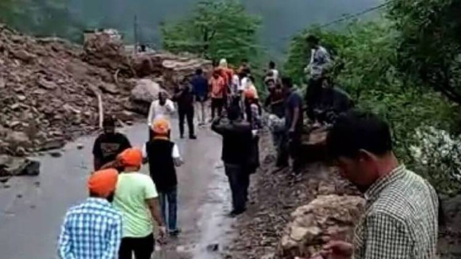 उत्तराखंड में भूस्खलन, ऋषिकेश-बद्रीनाथ राजमार्ग बंद, लगा लंबा जाम ...