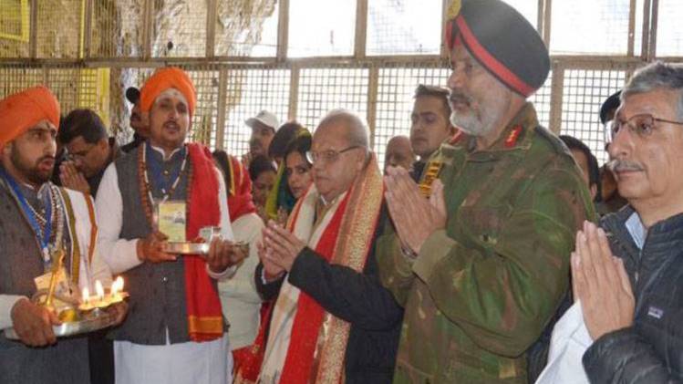 सत्यपाल मलिक ने अमरनाथ मंदिर में की पूजा (फोटो-ANI)