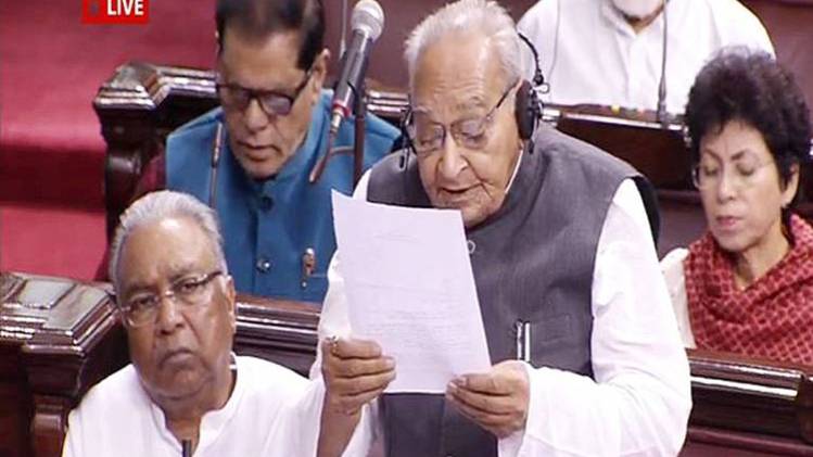 इसरो वैज्ञानिकों की तनख्वाह कटने का मुद्दा उठाते मोतीलाल वोरा.(फोटो-राज्यसभा टीवी)