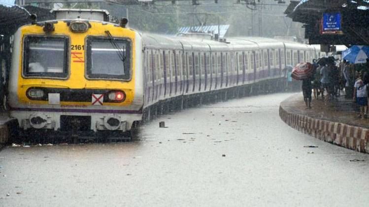 Mumbai Rains Train Updates (Photo: ANI)