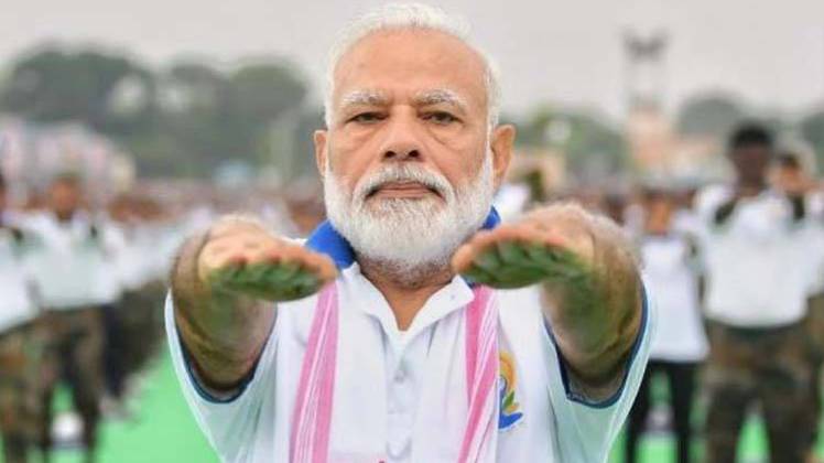 सांसदों को पीएम नरेंद्र मोदी ने दिया फिटनेस मंत्र (फोटो- PIB)