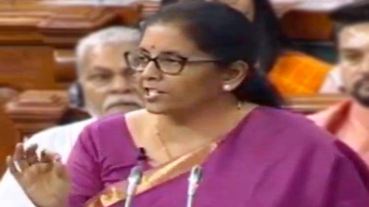 संसद में बजट पेश करती वित्त मंत्री निर्मला सीतारमण. (फोटो क्रेडिट-लोकसभा टीवी)