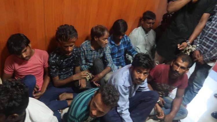 नशीले पदार्थ बेचने वाले गिरफ्तार (फोटो- AajTak)