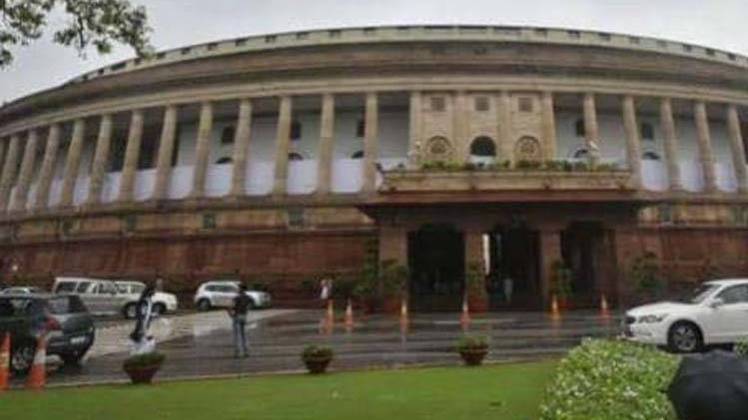 बीजेपी सांसद पंकज चौधरी ने लोकसभा में सरकारी कंपनियों को लेकर सवाल उठाए.