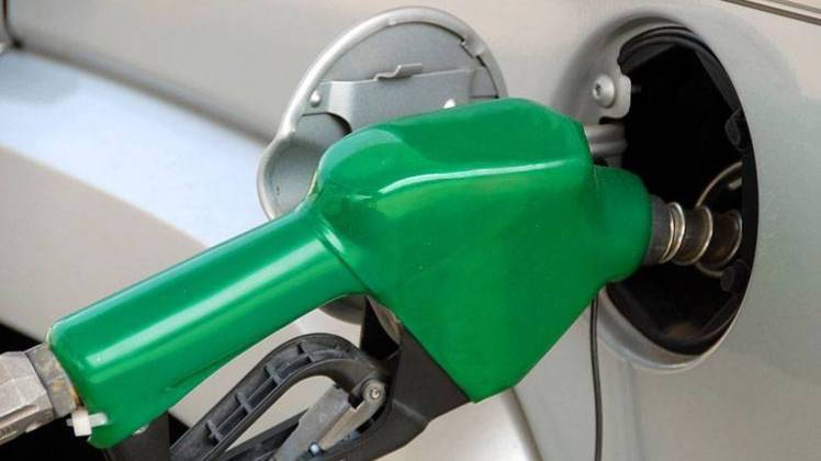 लगातार दूसरे दिन घटे डीजल के दाम (फोटो-IANS)
