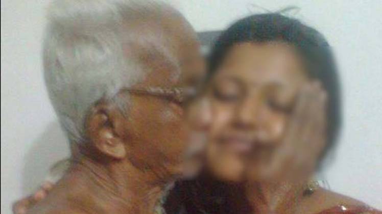 दादा पोती की फर्जी तस्वीर (वायरल)