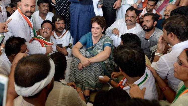 कांग्रेस नेता प्रियंका गांधी (फोटो-Aajtak)