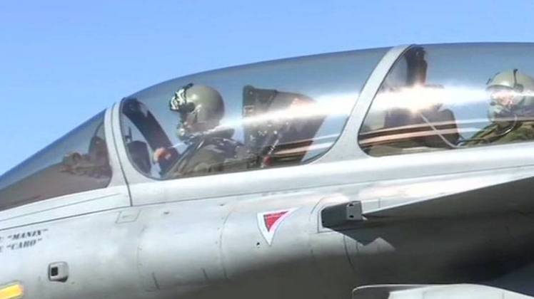 राफेल और सुखोई 30 की तुकबंदी  (फोटो-ANI)