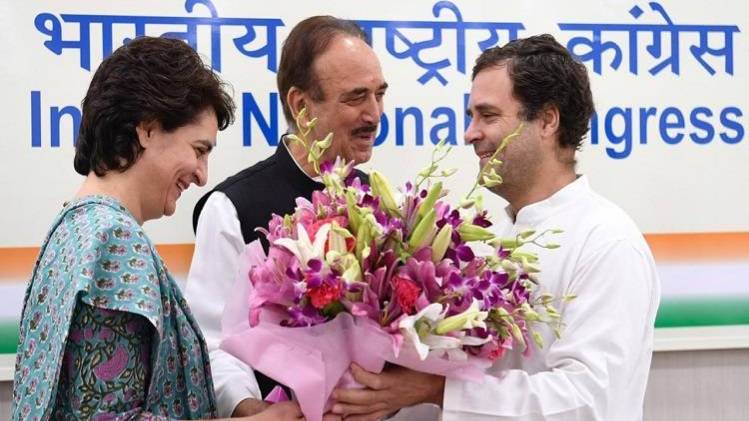 प्रियंका गांधी, गुलाम नबी आजाद और राहुल गांधी (फाइल फोटो- IANS)