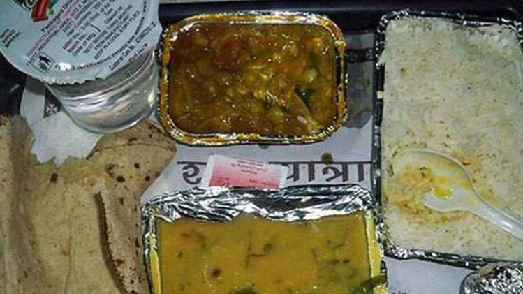 ट्रेनों में खाने की गुणवत्ता में सुधार नहीं हो पा रहा 