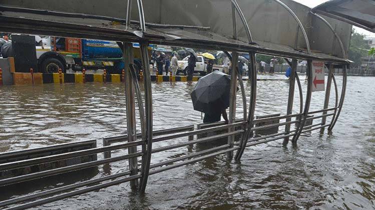 मुंबई में जारी रहेगा बारिश का कहर (फोटो- मंधार देवधर)