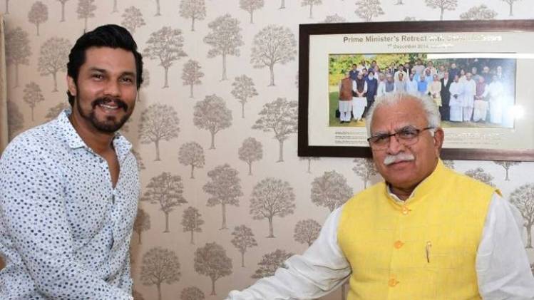 रणदीप हुड्डा और मनोहर लाल खट्टर (Image Source: Randeep Hooda Twitter)