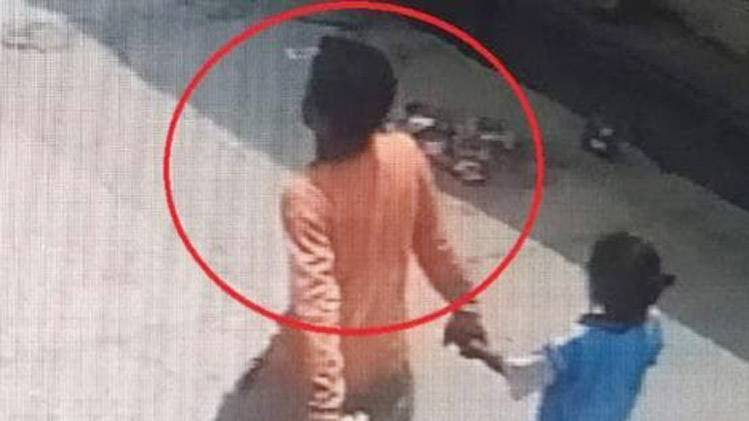 सीसीटीवी में कैद आरोपी (Photo- Aaj Tak)