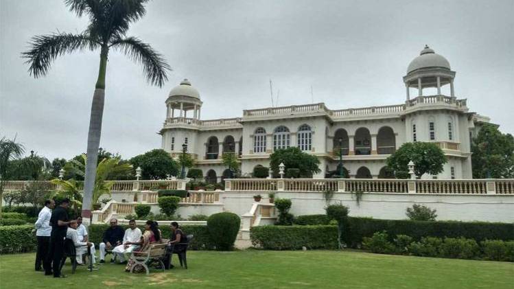 रिजॉर्ट में कांग्रेस विधायक (फोटो-शरत कुमार)