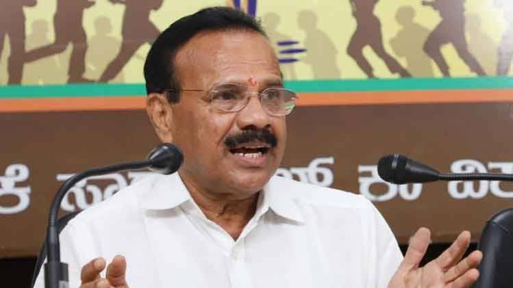 BJP नेता डीवी सदानंद गौड़ा (IANS)