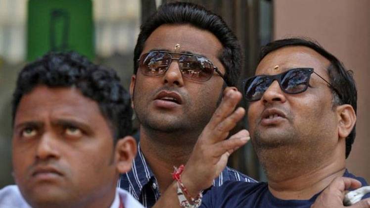 यस बैंक के शेयर 13% लुढ़क कर बंद 