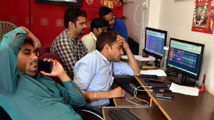 निवेशकों के डूबे 2 लाख करोड़