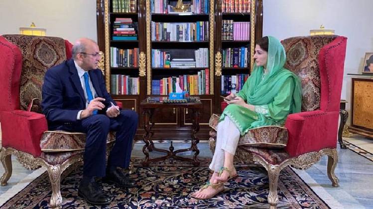 बीच में रोका गया मरियम शरीफ का इंटरव्यू (फोटो: @nadeemmalik)