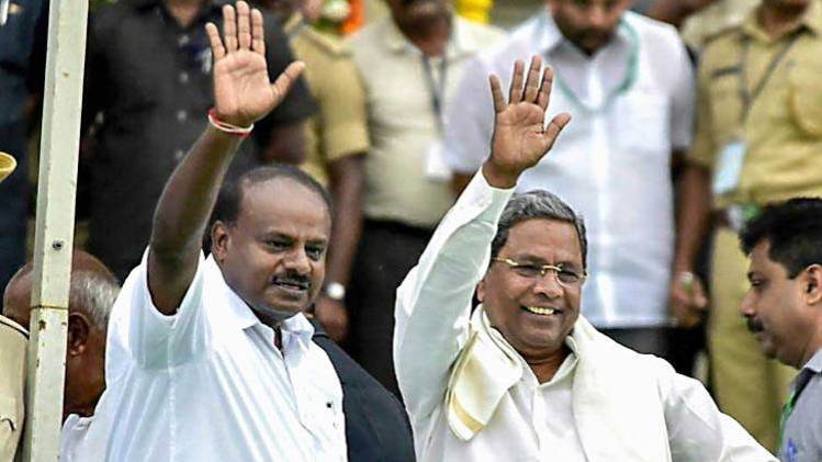 सीएम कुमारस्वामी और सिद्धारमैया (फोटो-PTI)