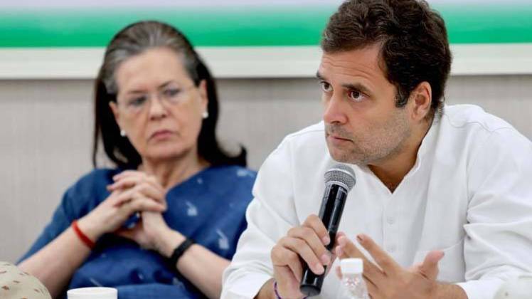 अध्यक्ष चुनने में नहीं होगी गांधी परिवार की भूमिका (फोटो- राहुल गांधी, सोनिया गांधी-IANS)