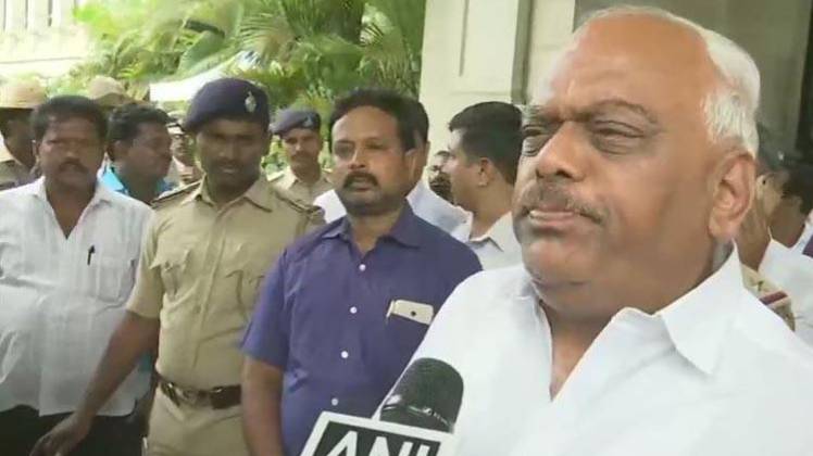 कर्नाटक के स्पीकर के आर रमेश कुमार (फोटो-एएनआई)