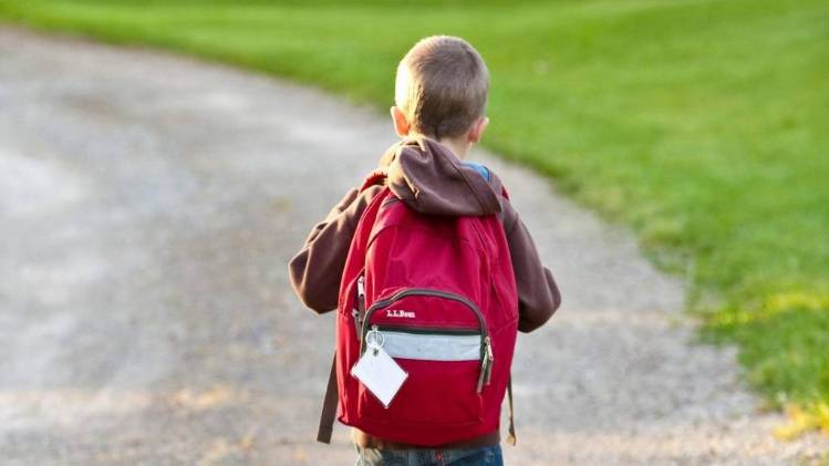 क्या आप जानते हैं कि स्कूल का भारी बैग ढोते-ढोते आपके बच्चे कीतने बीमार पड़  रहे हैं?