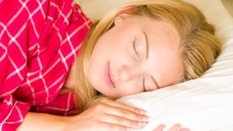 स्लीपिंग पोजिशन से भी आपकी सेहत पर कई तरह के असर पड़ते हैं. 