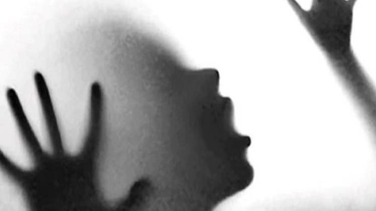 पुलिस इंस्पेक्टर ने किया रेप