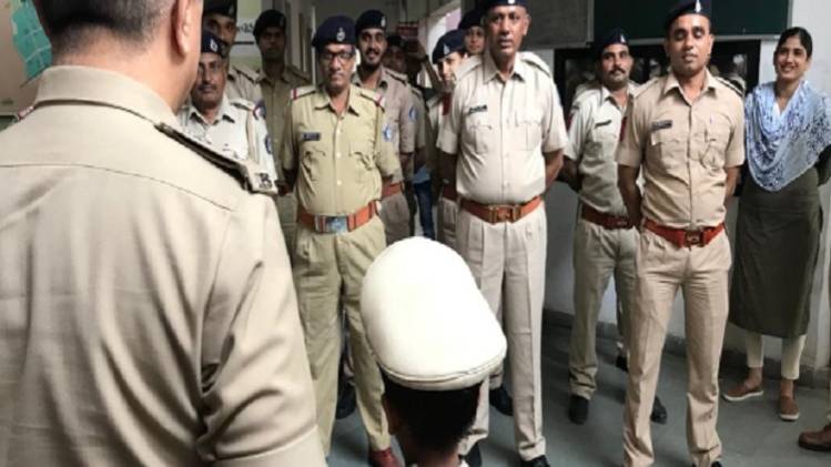वडोदरा पुलिस ने किया बच्चे का सपना पूरा (फोटो- गोपी घांघर)