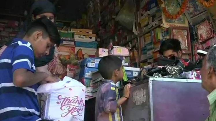 कश्मीर में खुले बाजार 