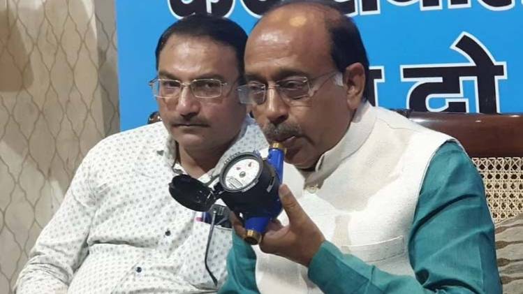 RWA सदस्यों के साथ बीजेपी सांसद विजय गोयल (फोटो-पंकज जैन)