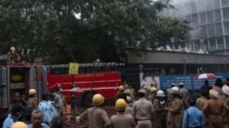 एम्स के टीचिंग ब्लॉक में शनिवार को भीषण आग लग गई थी (फाइल फोटो)