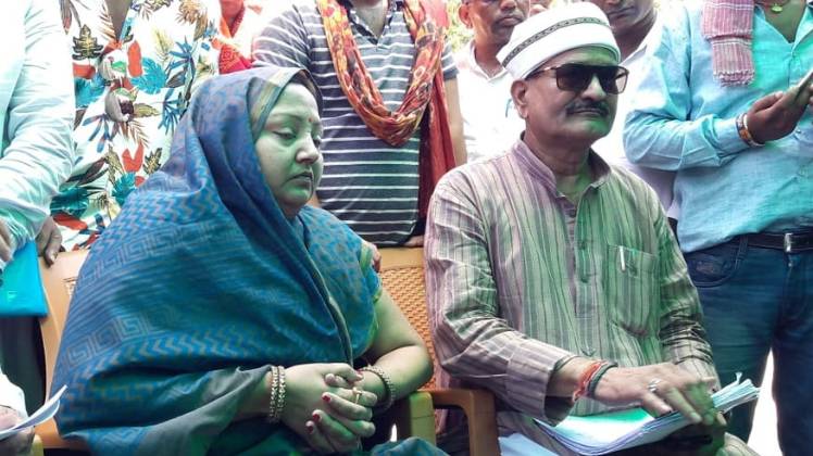 नीलम सिंह ने इस मामले में सीबीआई जांच की मांग की है (फोटो- सुजीत)